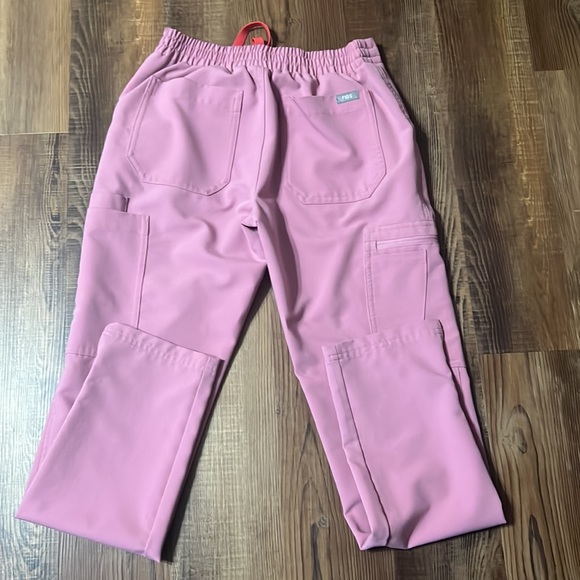 FIGS - CHALK PINK XXS/XS - Picture 7 of 7